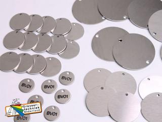 Materiaal Staal RVS 316 of RVS 304 blanco of gegraveerde ronde plaatjes.